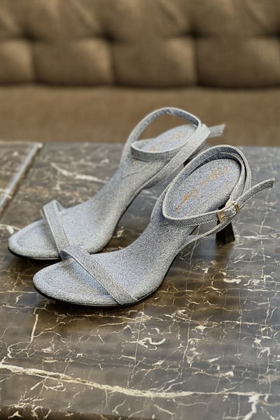 Tek Bantlı Topuklu Ayakkabı