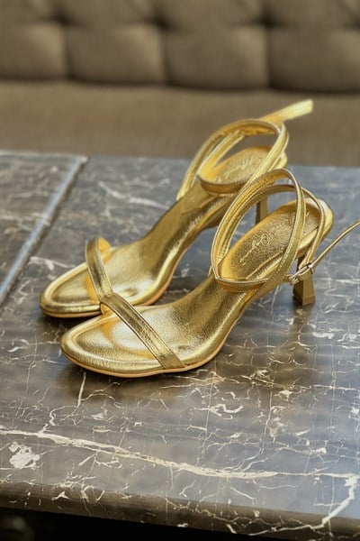 Tek Bantlı Topuklu Ayakkabı