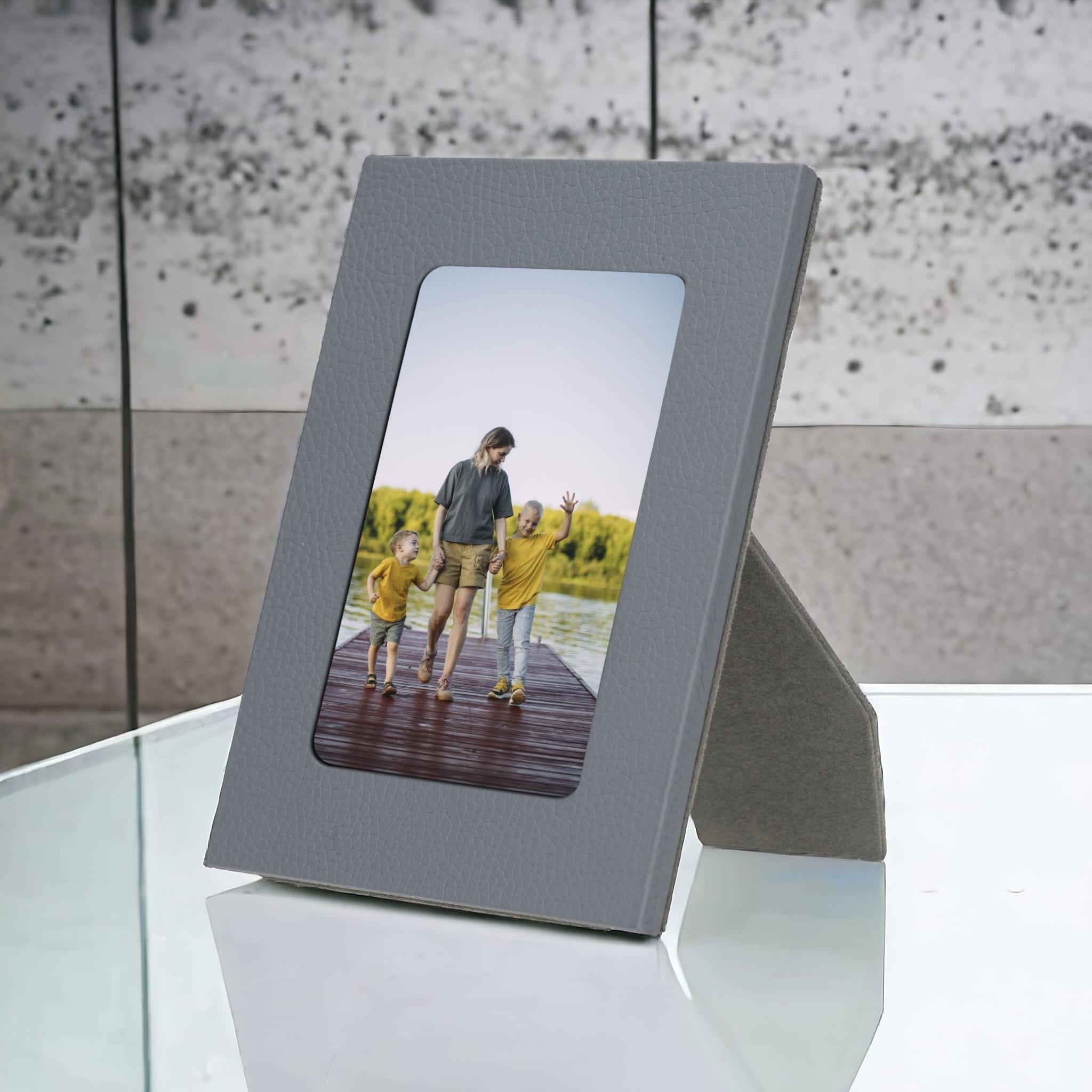 Gerçek Deri Masaüstü Fotoğraf Çerçevesi, 22x17cm (15x10 foto) Gri