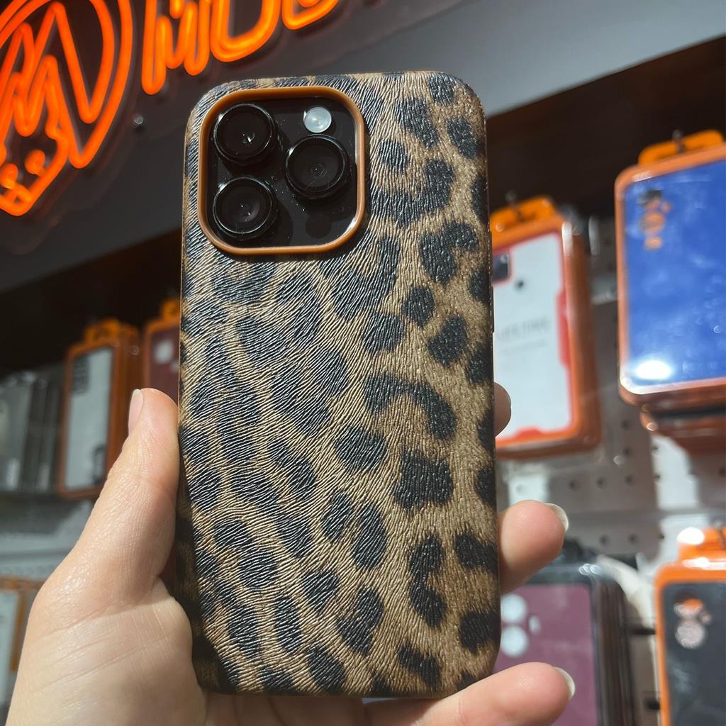 Apple iPhone 14 Pro Max Leopar Desenli Silikon Kılıf