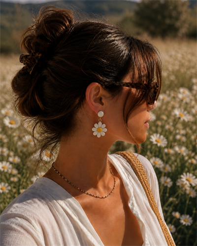 Daisy Bloom – Papatya Sallantılı Küpe 