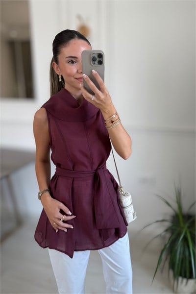 DİK YAKA KUŞAKLI SIFIR KOL BLUZ - BORDO