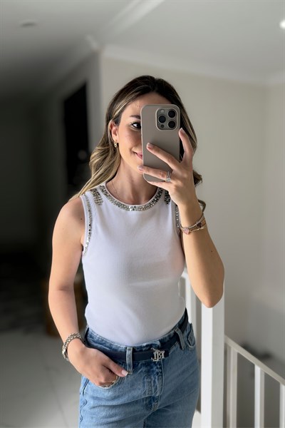 TAŞ İŞLEMELİ BLUZ - BEYAZ