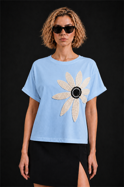 Mavi Pamuklu Bisiklet Yaka Rahat Kalıp Papatya Nakışlı T-Shirt