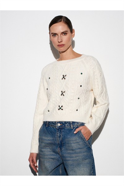 10462 Bisiklet Yaka Önü Taş İşlemeli Kazak-Ekru