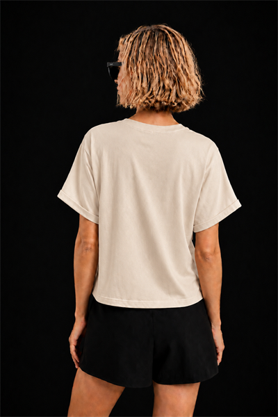 Bej Pamuklu Bisiklet Yaka Rahat Kalıp Papatya Nakışlı T-Shirt