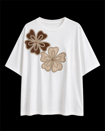 Beyaz Oversize Çiçek Aplikeli %100 Pamuklu T-Shirt 