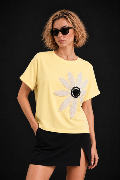 Sarı Pamuklu Bisiklet Yaka Rahat Kalıp Papatya Nakışlı T-Shirt