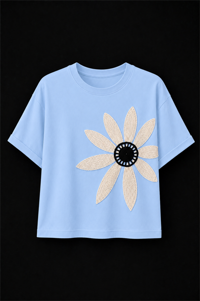 Mavi Pamuklu Bisiklet Yaka Rahat Kalıp Papatya Nakışlı T-Shirt