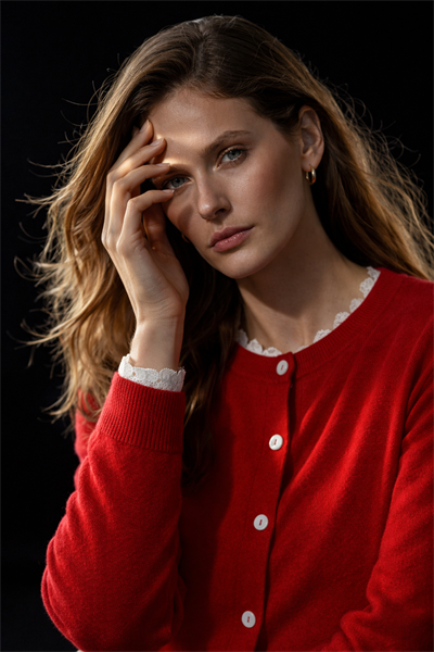 Kadın Kırmızı Yakası ve Kolları Dantelli Ultrasoft Triko Hırka