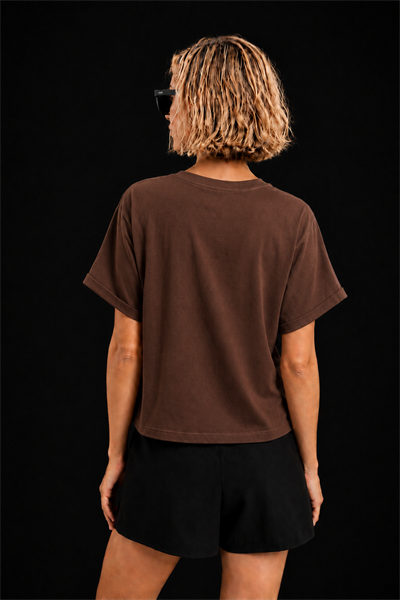 Kahve Pamuklu Bisiklet Yaka Rahat Kalıp Papatya Nakışlı T-Shirt