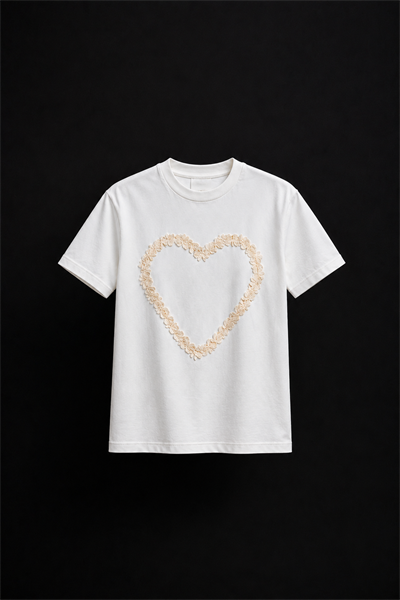 Ekru Bisiklet Yaka Kalp Dantel Aplikeli Pamuk T-Shirt