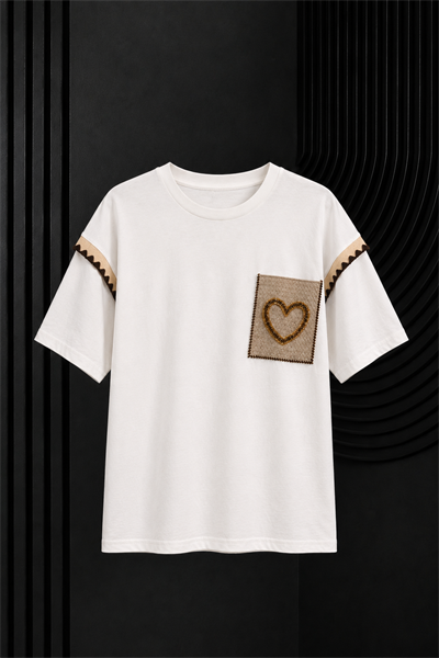 Beyaz %100 Pamuk Oversize Kalp Cep Detaylı Rahat Kesim T-Shirt