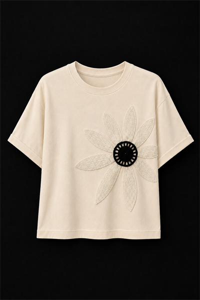 Bej Pamuklu Bisiklet Yaka Rahat Kalıp Papatya Nakışlı T-Shirt