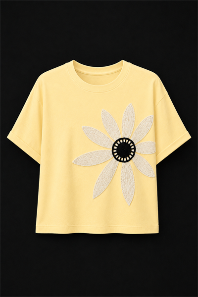 Sarı Pamuklu Bisiklet Yaka Rahat Kalıp Papatya Nakışlı T-Shirt