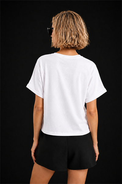 Krem Pamuklu Bisiklet Yaka Rahat Kalıp Papatya Nakışlı T-Shirt