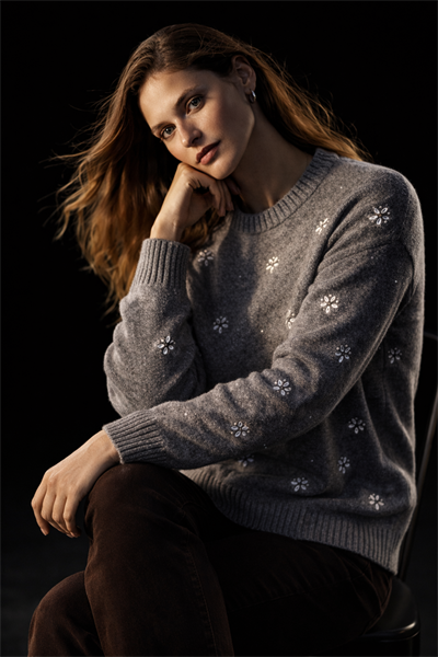 Kadın Gri ÇiçekTaş İşlemeli Şık Triko Kazak