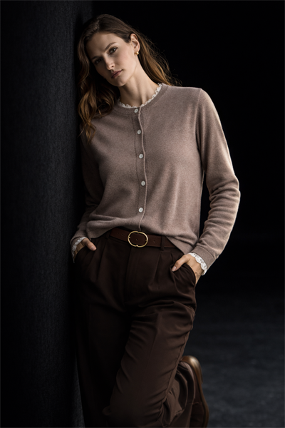 Kadın Bej Yakası ve Kolları Dantelli Ultrasoft Triko Hırka