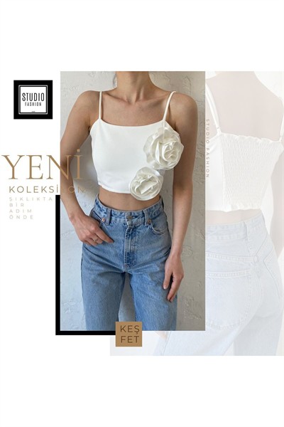 Kadın Beyaz Çıkarılabilir Gül Broşlu Askılı Crop Bluz