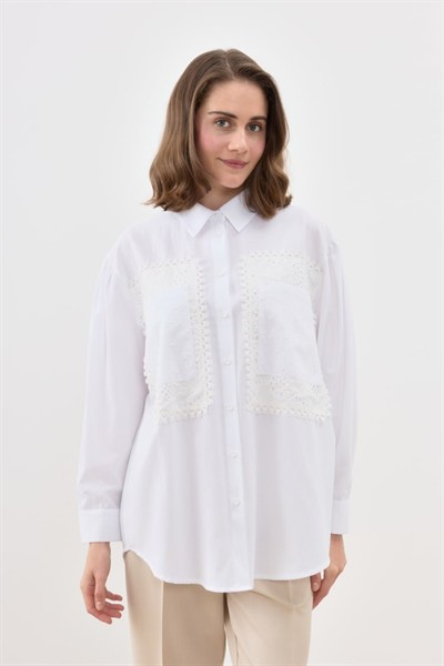 Kadın Beyaz Oversize Cebi Brode Detaylı Pamuk Gömlek