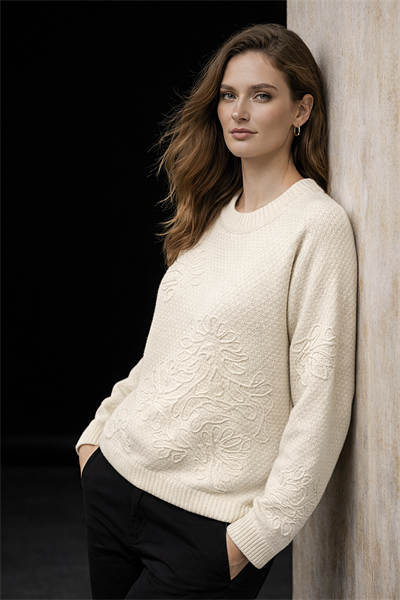 Kadın Ekru Bisiklet Yaka Ajurlu Delikli Model Kazak