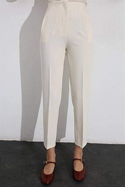 Kadın Ekru Karol Premium Önü Flatolu Biyeli Yüksek Bel Zr Model Kumaş Boru Paça Havuç Pantolon