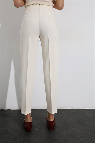 Kadın Ekru Karol Premium Önü Flatolu Biyeli Yüksek Bel Zr Model Kumaş Boru Paça Havuç Pantolon