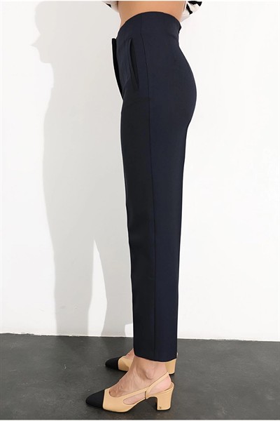 Kadın Koyu Lacivert Karol Premium Önü Flatolu Biyeli Yüksek Bel Zr Model Kumaş Boru Paça Havuç Pantolon