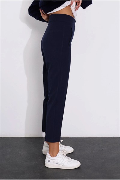 Kadın Lacivert Karol Premium Önü Flatolu Biyeli Yüksek Bel Zr Model Kumaş Boru Paça Havuç Pantolon