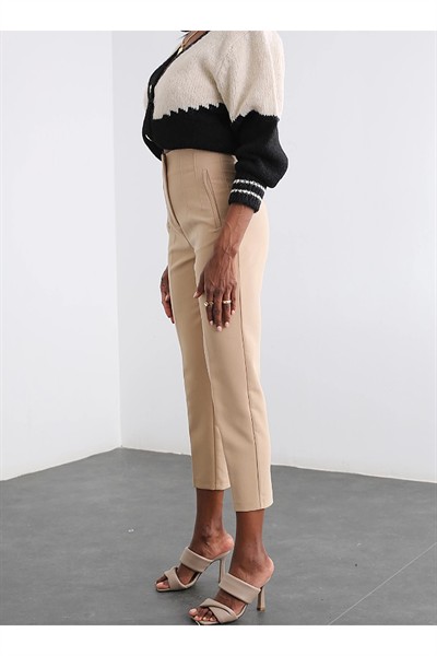 Kadın Karol Bej Premium Önü Flatolu Biyeli Yüksek Bel Zr Model Kumaş Boru Paça Havuç Pantolon