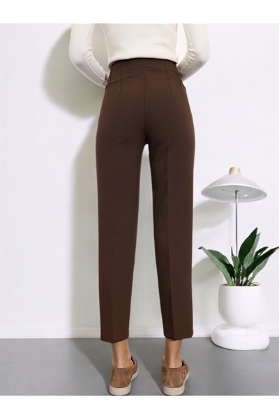Kadın Acı Kahve Karol Premium Önü Flatolu Biyeli Yüksek Bel Zr Model Kumaş Boru Paça Havuç Pantolon