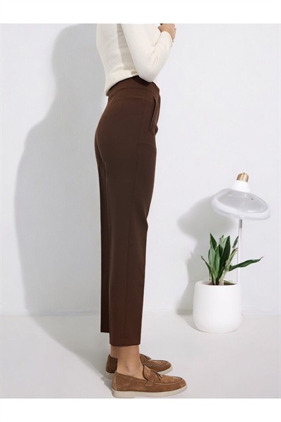 Kadın Acı Kahve Karol Premium Önü Flatolu Biyeli Yüksek Bel Zr Model Kumaş Boru Paça Havuç Pantolon