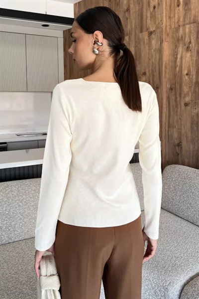 Kadın Krem Ön Gül Detaylı Triko Bluz