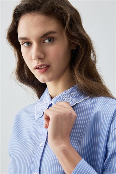 Kadın Mavi Oversize Yaka ve Etek Ucu Nakış Detaylı Pamuk Gömlek