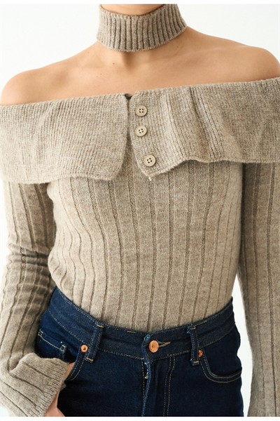 Kadın Omuz Dekolteli Boyun Aksesuarlı Premium Triko Kazak