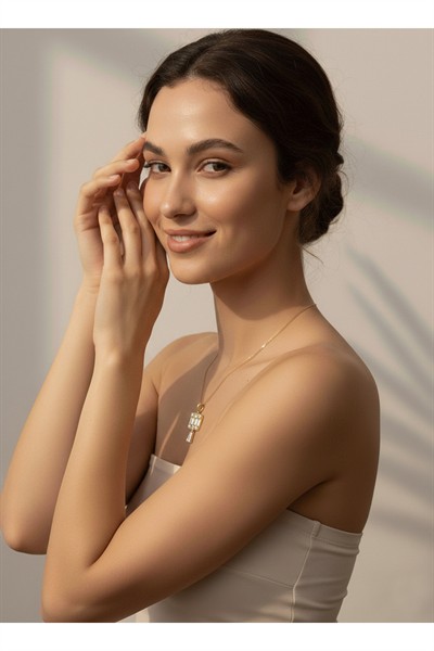 Kadın Premium Kuyumcu İşçilik Premium Rodyum Kaplama Taşlı Modern Tasarım Kolye