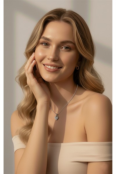Kadın Premium Kuyumcu İşçilik Rodyum Kaplama Taşlı Minimal Kalp Modern Tasarım Kolye