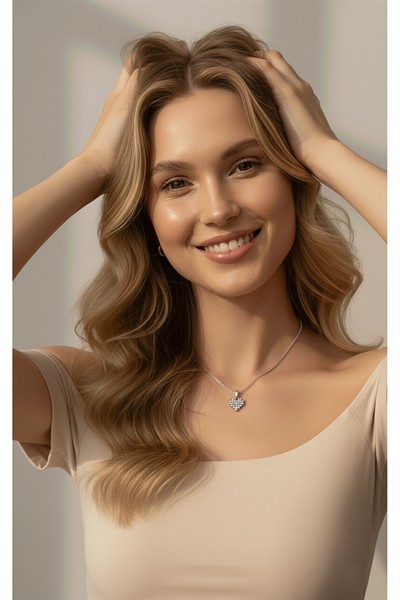 Kadın Premium Kuyumcu İşçilik Rodyum Kaplama Taşlı Minimal Kalp Modern Tasarım Kolye