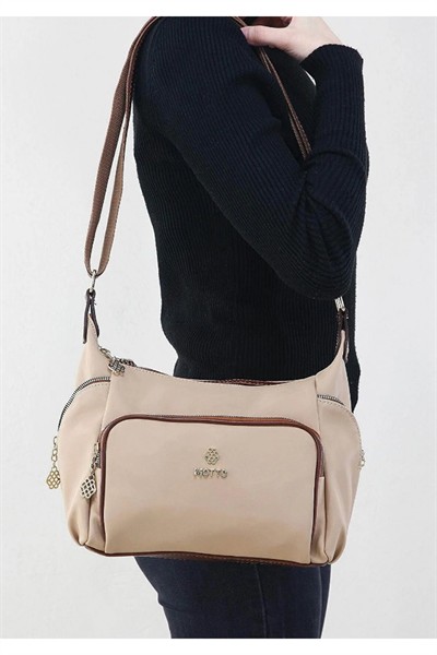 Kadın Siyah Çapraz Askılı Su Geçirmez Saten Kumaş Çok Gözlü Fermuarlı Astarlı Omuz Çantası