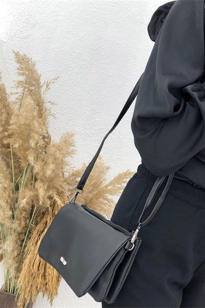 Kadın Siyah Fermuarlı Portföy Çanta