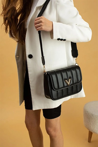 Kadın Siyah Mıknatıs Kapamalı Astarlı Omuz Çantası