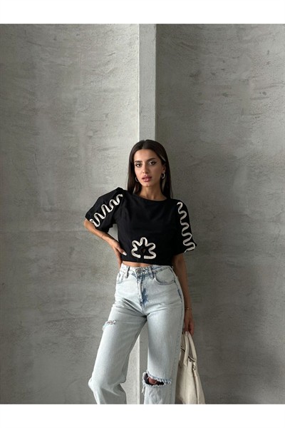 Kadın Siyah Sutaşı Detaylı Nakışlı Pamuklu Bluz