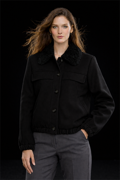 Kadın Siyah Yaka Kürklü Düğme Detaylı Kısa Kaşe Mont