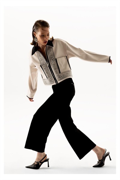 Önü Nakışlı Kısa Kaşe Mont-bej