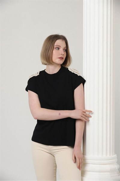 Siyah Omuzu Dantelli Toptan T-Shirt