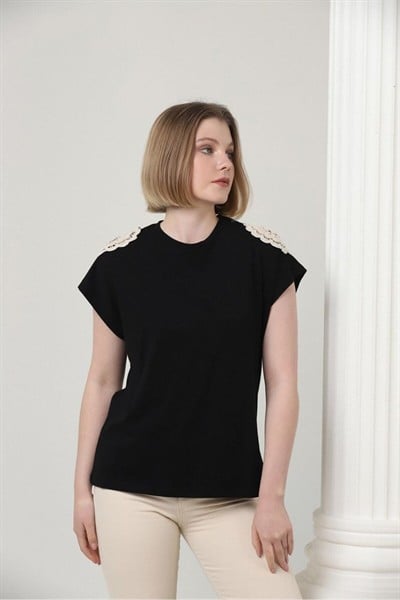 Siyah Omuzu Dantelli Toptan T-Shirt