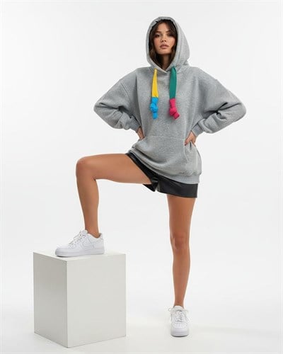 Kapşonlu Oversize PonPon Bağcıklı Sweatshirt Gri