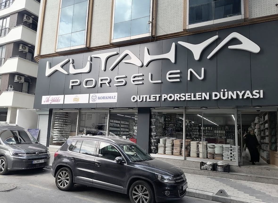 Şirinevler Outlet Porselen Dünyası mağaza dış görünümü