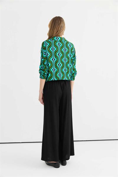 Arkası Lastikli Önü Plili Bol Paça Pantolon  /  SİYAH