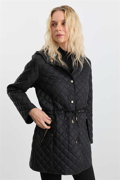 Beli Bağlamalı Kapüşonlu Kapitone Mont  /  SİYAH